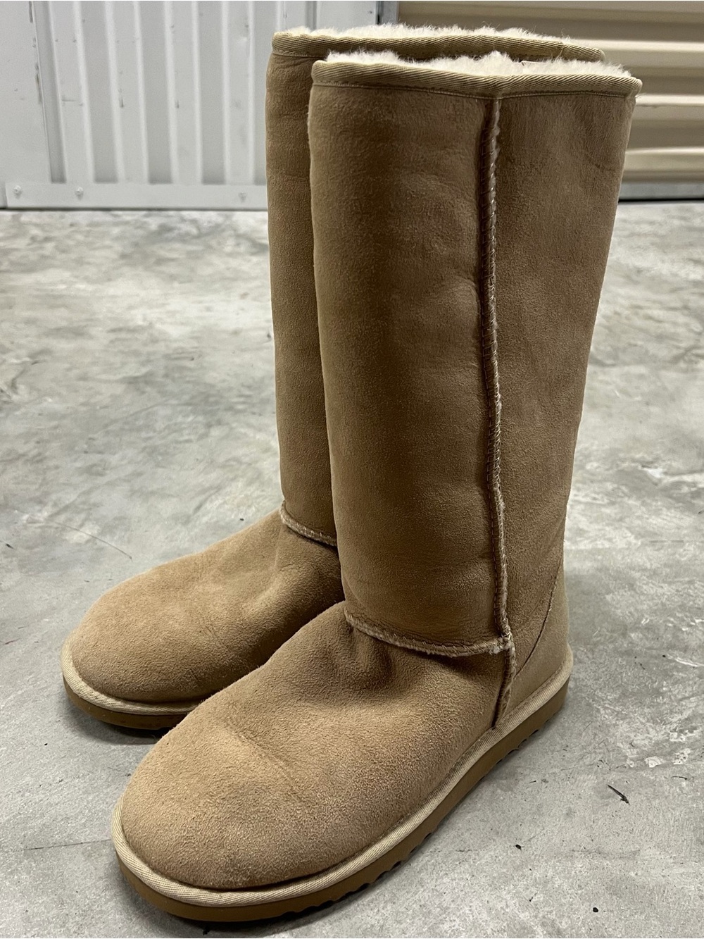 UGG Classic Tall Women’s Suede & Shearling Over the Calf Boot Beige NEW Size 9